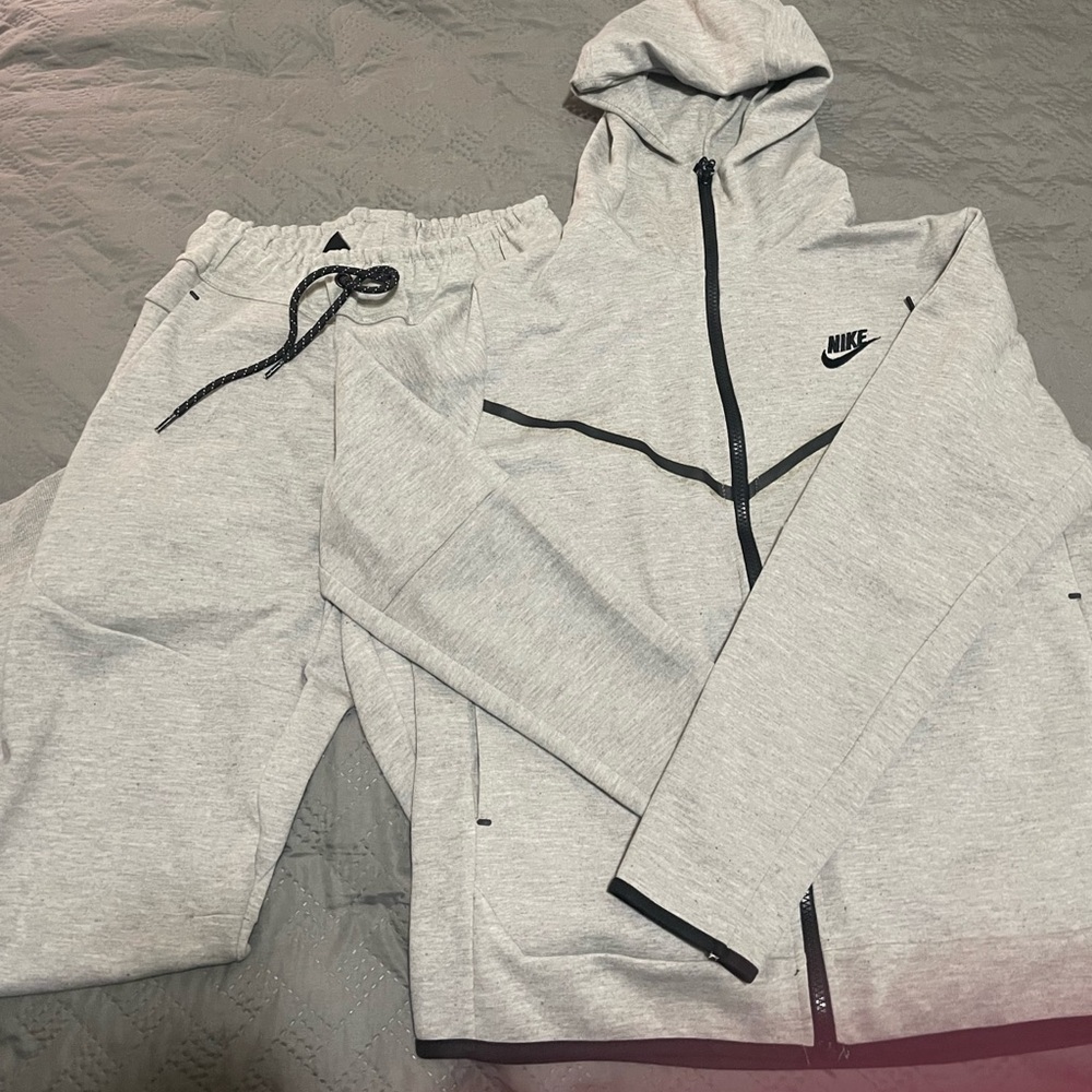 Nike Tech Gray Sweatsuit Set